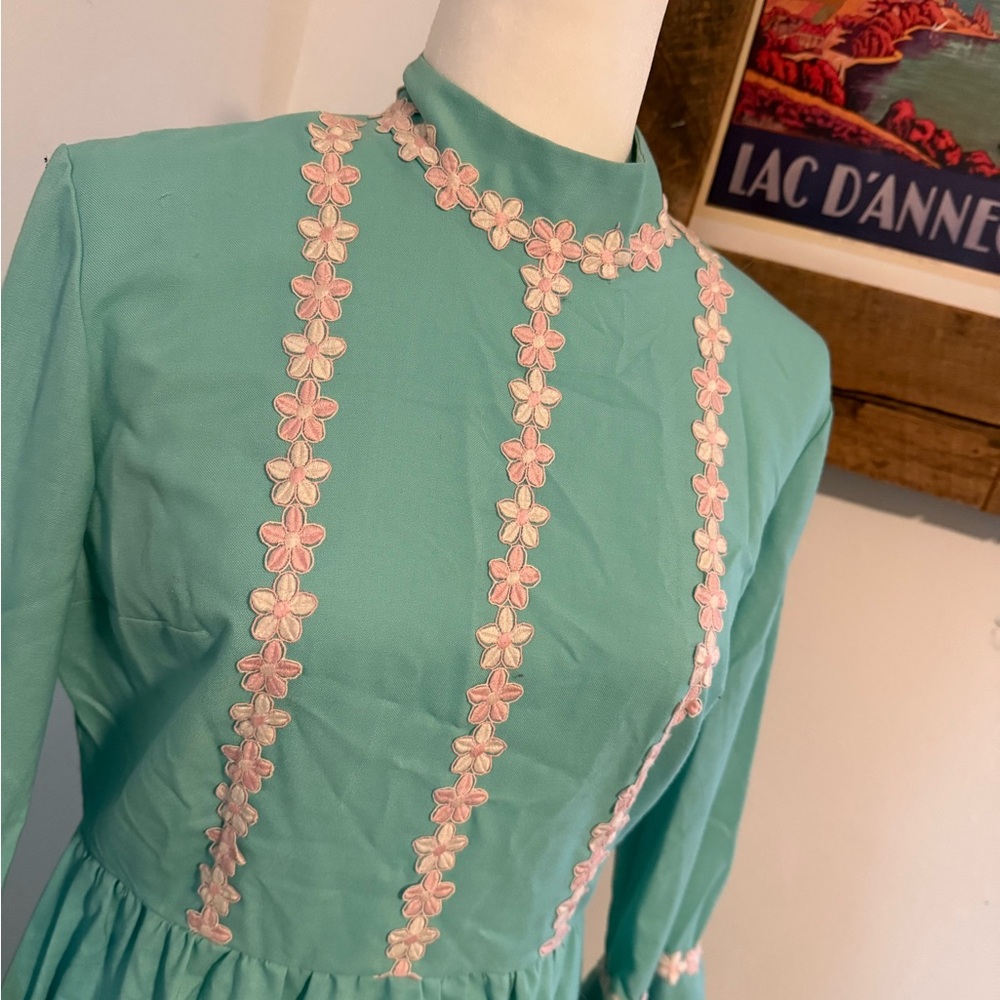 Elegant Green Floral Embroidered Dress